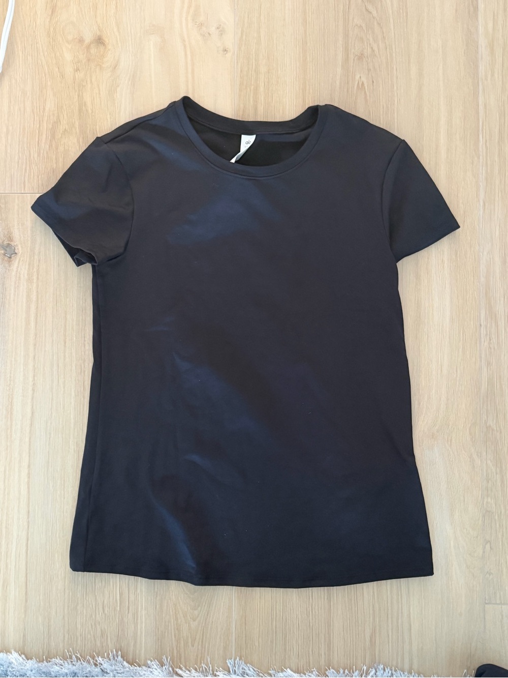 ALO Yoga Black Short Sleeve Crewneck Tee - Picture 4 of 5